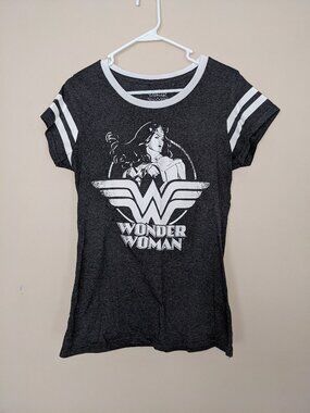 Wonder Woman SS T-Shirt Sz XL (15-17)